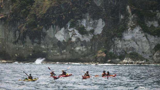 Kayak Laut Jadi Cara Baru Menjelajahi Keindahan Alam Nusantara