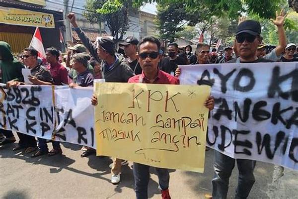 Dua Aktivis Kontra Bupati Pati Jadi Tersangka: Benarkah Hukum Jadi Alat Politik Lokal?