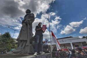 Republik Dengan Gagasan Nir-kekerasan: Apakah Mungkin Ada Politik Ideal Di Tengah Krisis Elite?